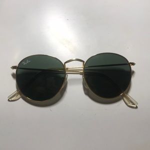 Round Ray-Ban metal gold sunglasses.